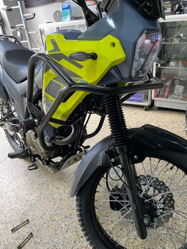 Defensa AKT TT 200 con Sliders - Image 11