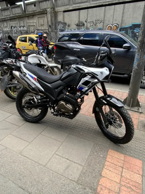 Defensa AKT TT 200 con Sliders - Image 7