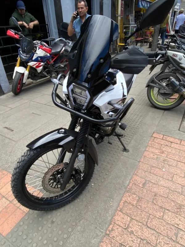 Defensa AKT TT 200 con Sliders - Image 8
